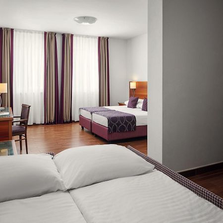 Hotel Galileo Прага Екстериор снимка