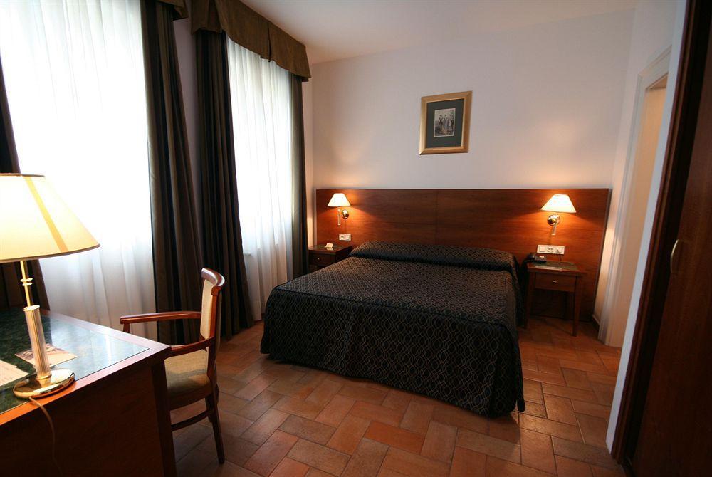 Hotel Galileo Прага Стая снимка