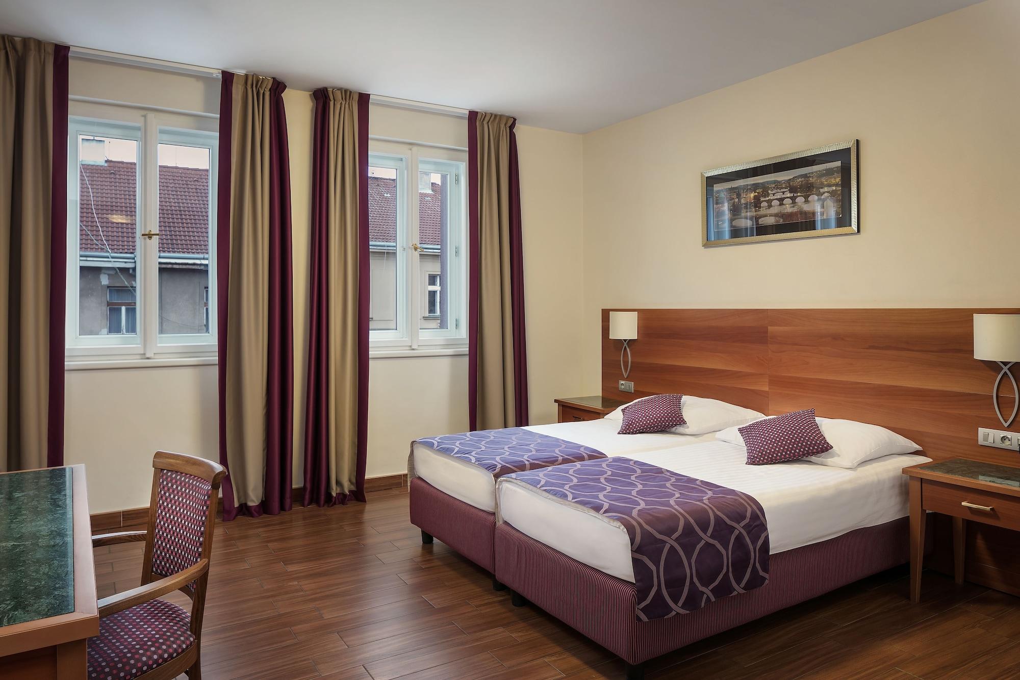 Hotel Galileo Прага Екстериор снимка