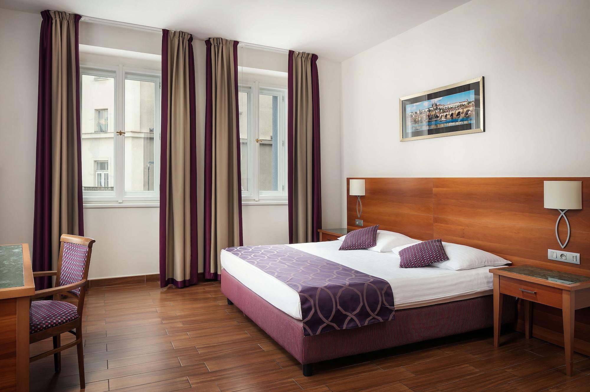 Hotel Galileo Прага Екстериор снимка