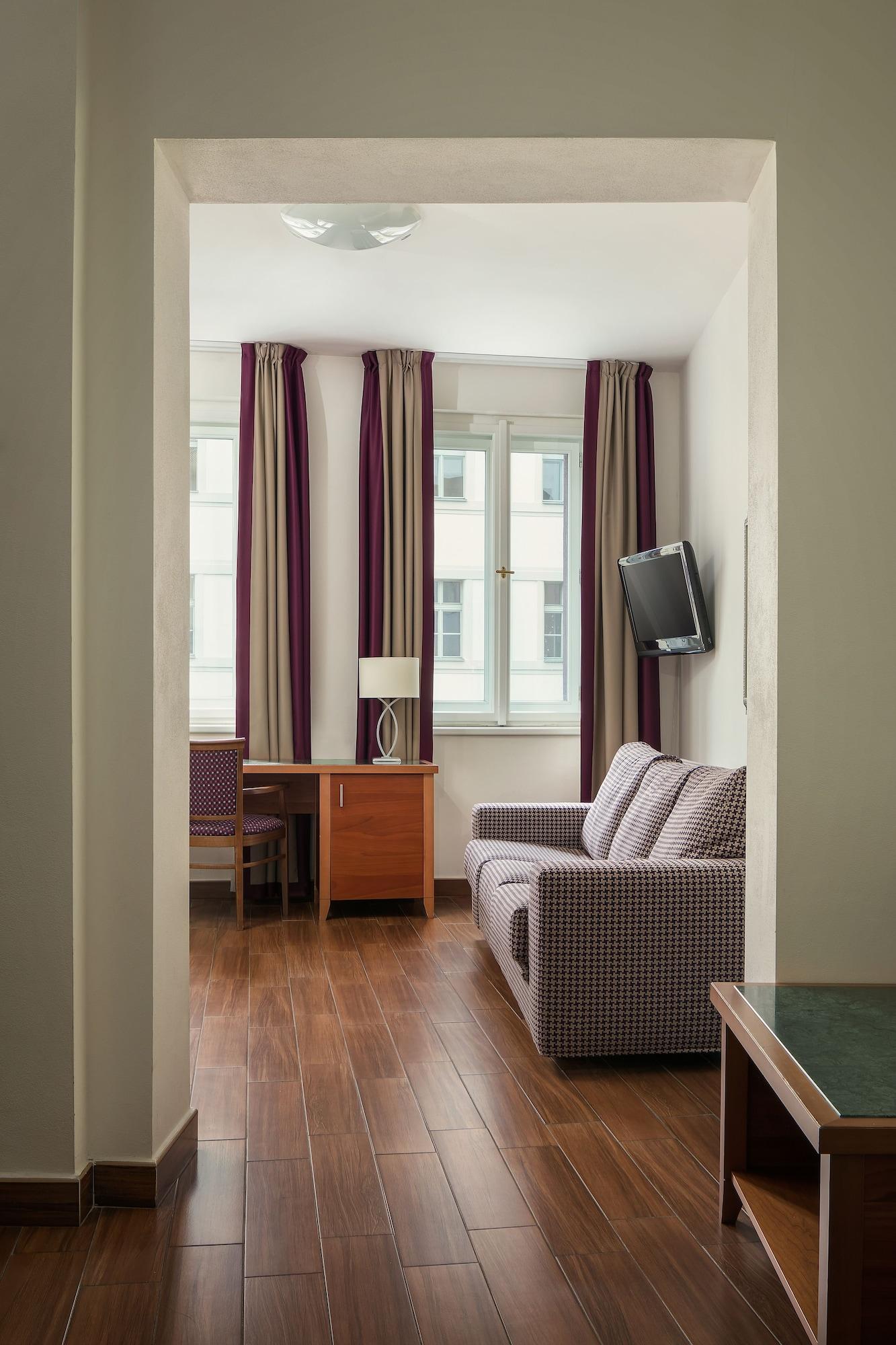Hotel Galileo Прага Екстериор снимка