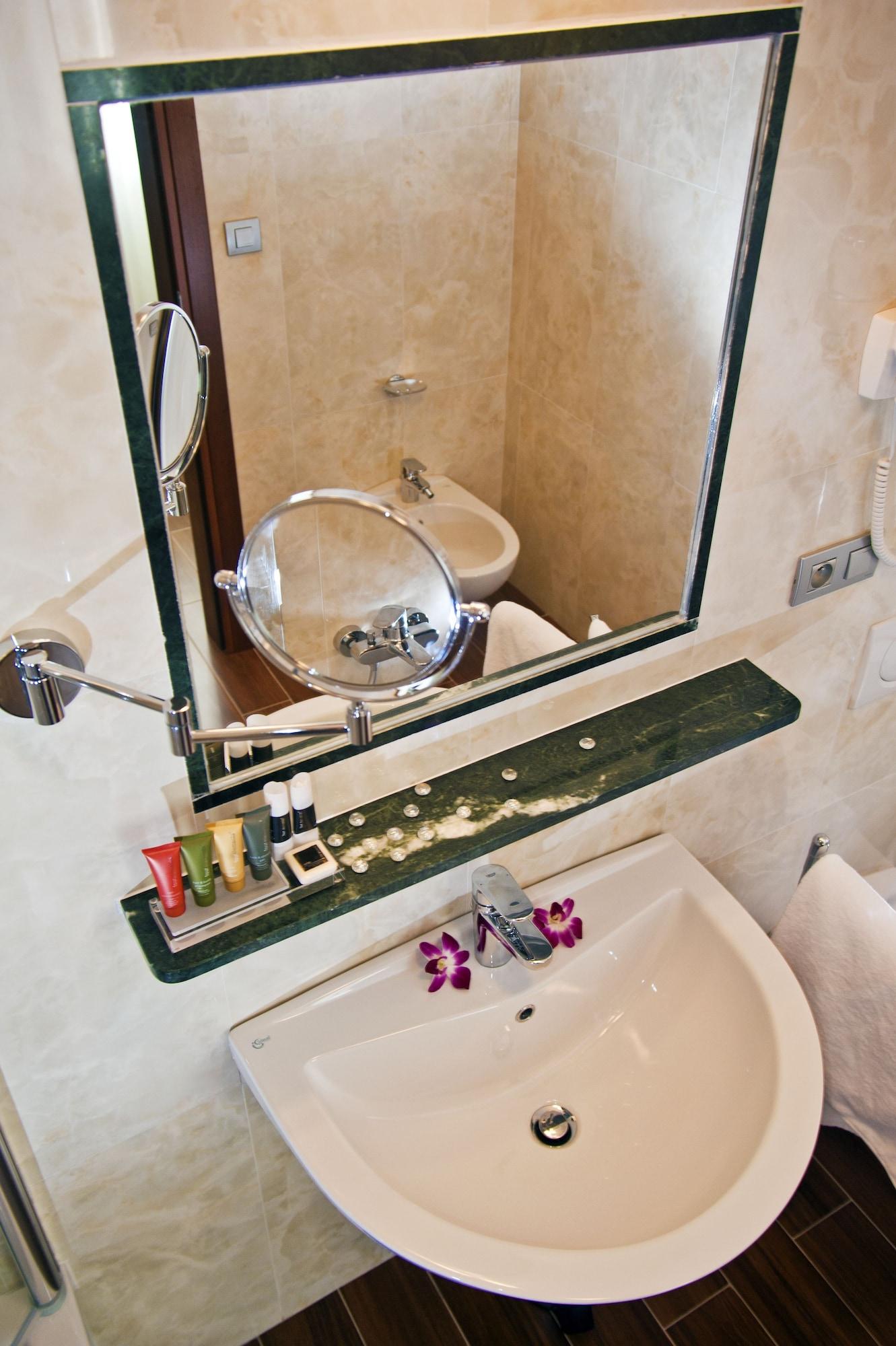Hotel Galileo Прага Екстериор снимка