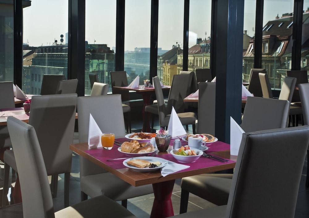 Hotel Galileo Прага Екстериор снимка