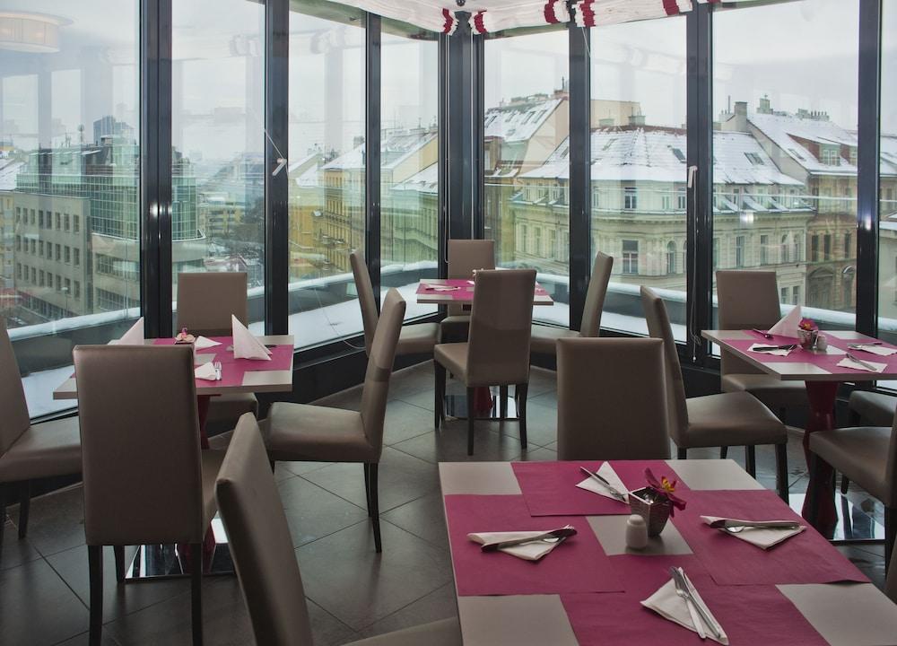 Hotel Galileo Прага Екстериор снимка