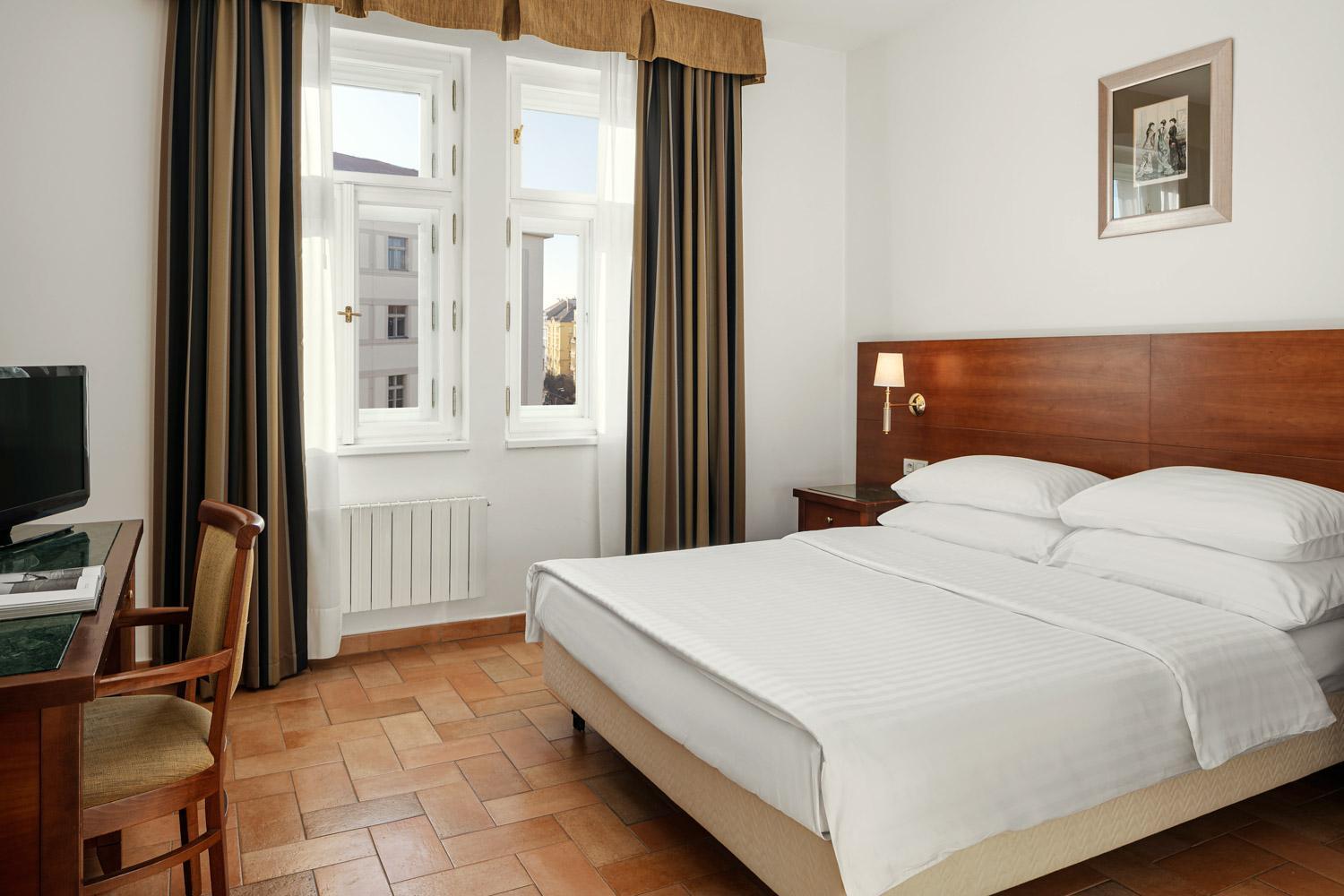 Hotel Galileo Прага Екстериор снимка