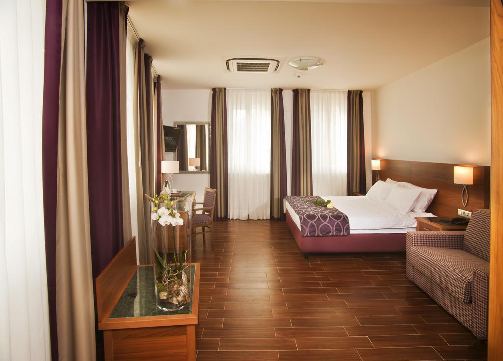 Hotel Galileo Прага Стая снимка