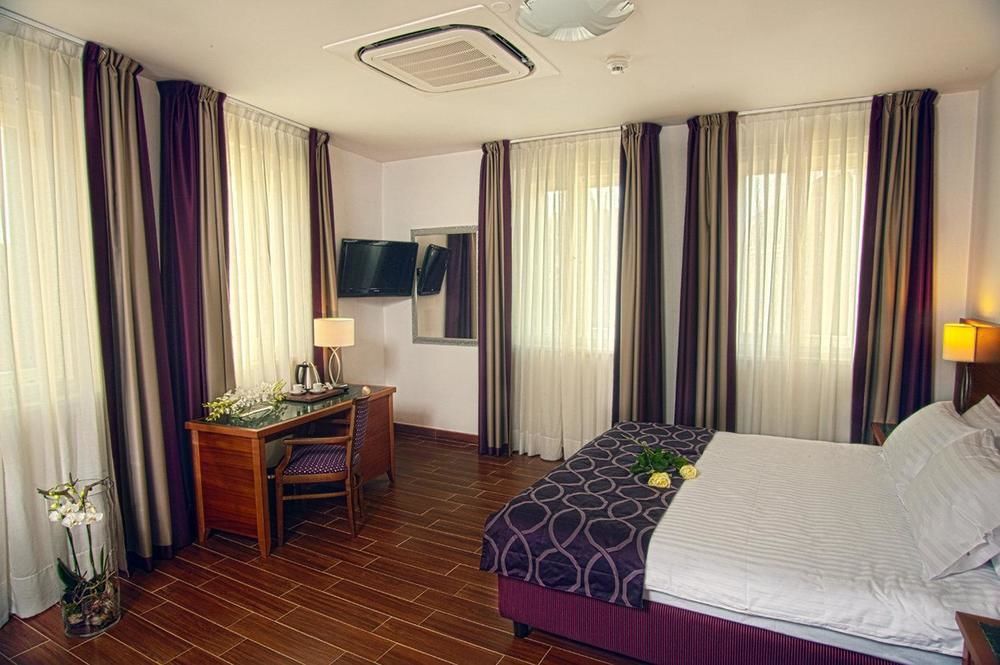 Hotel Galileo Прага Екстериор снимка
